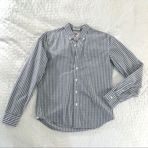 Levi’s slim fit button down 🦈